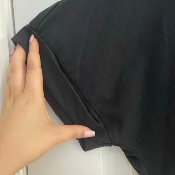 Basic Black Graphic Tee - Picture 6 of 6